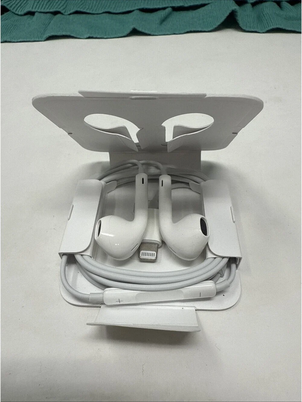 Apple Ear Buds Lightning Connector OEM Wired Ear Buds - NEW -No Box